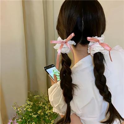 年轻女孩爱过来